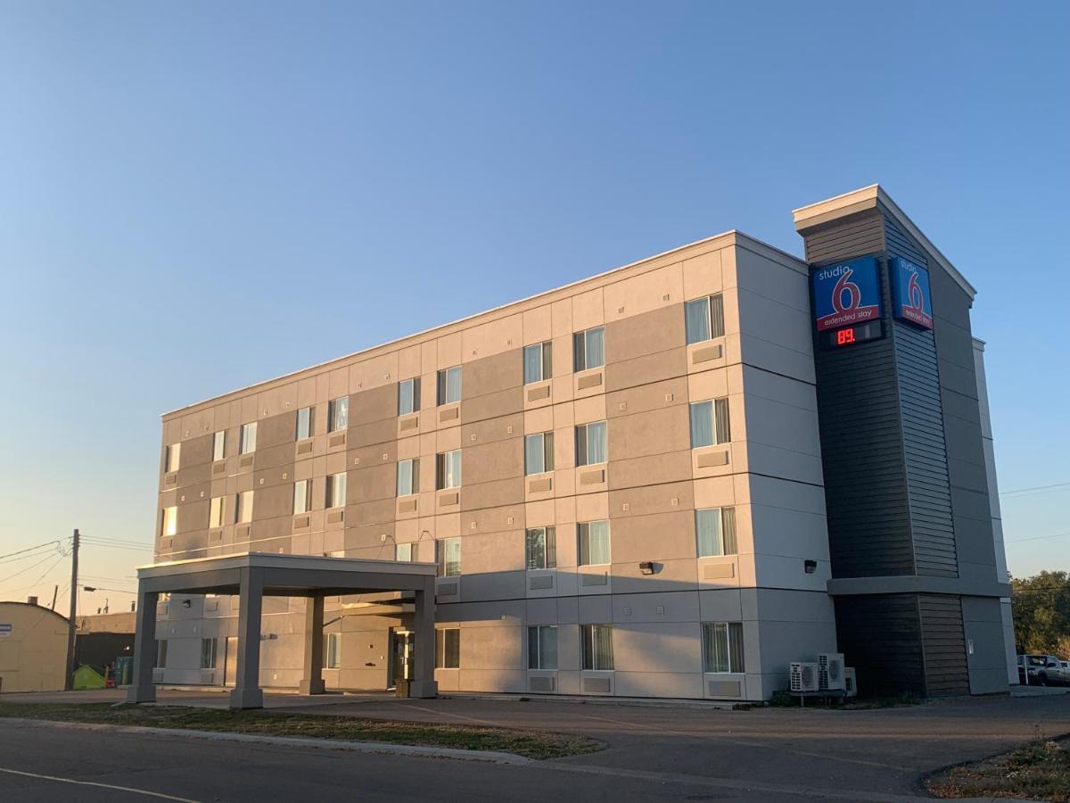 Studio 6-Bruderheim, Ab Exterior foto