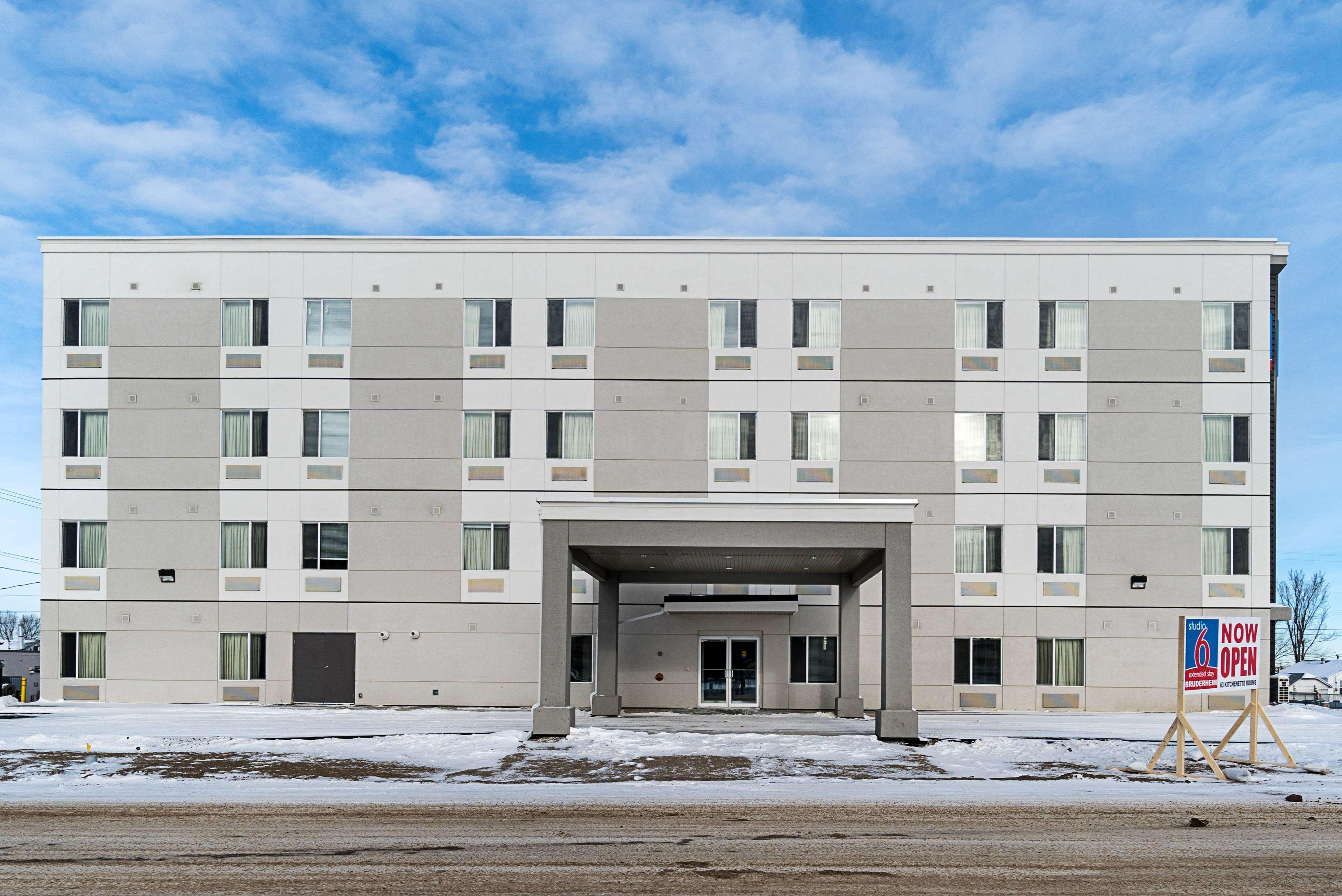 Studio 6-Bruderheim, Ab Exterior foto