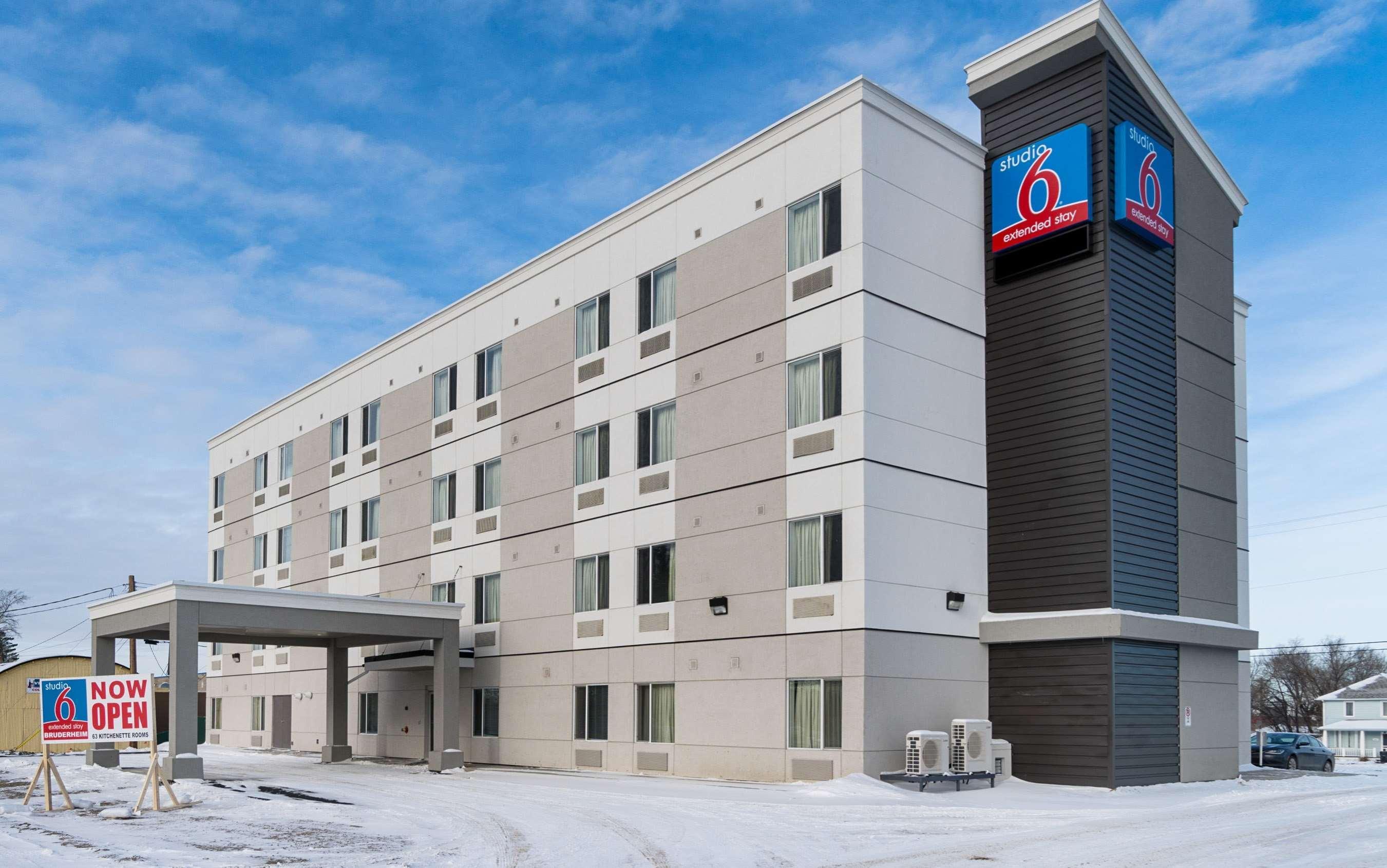 Studio 6-Bruderheim, Ab Exterior foto