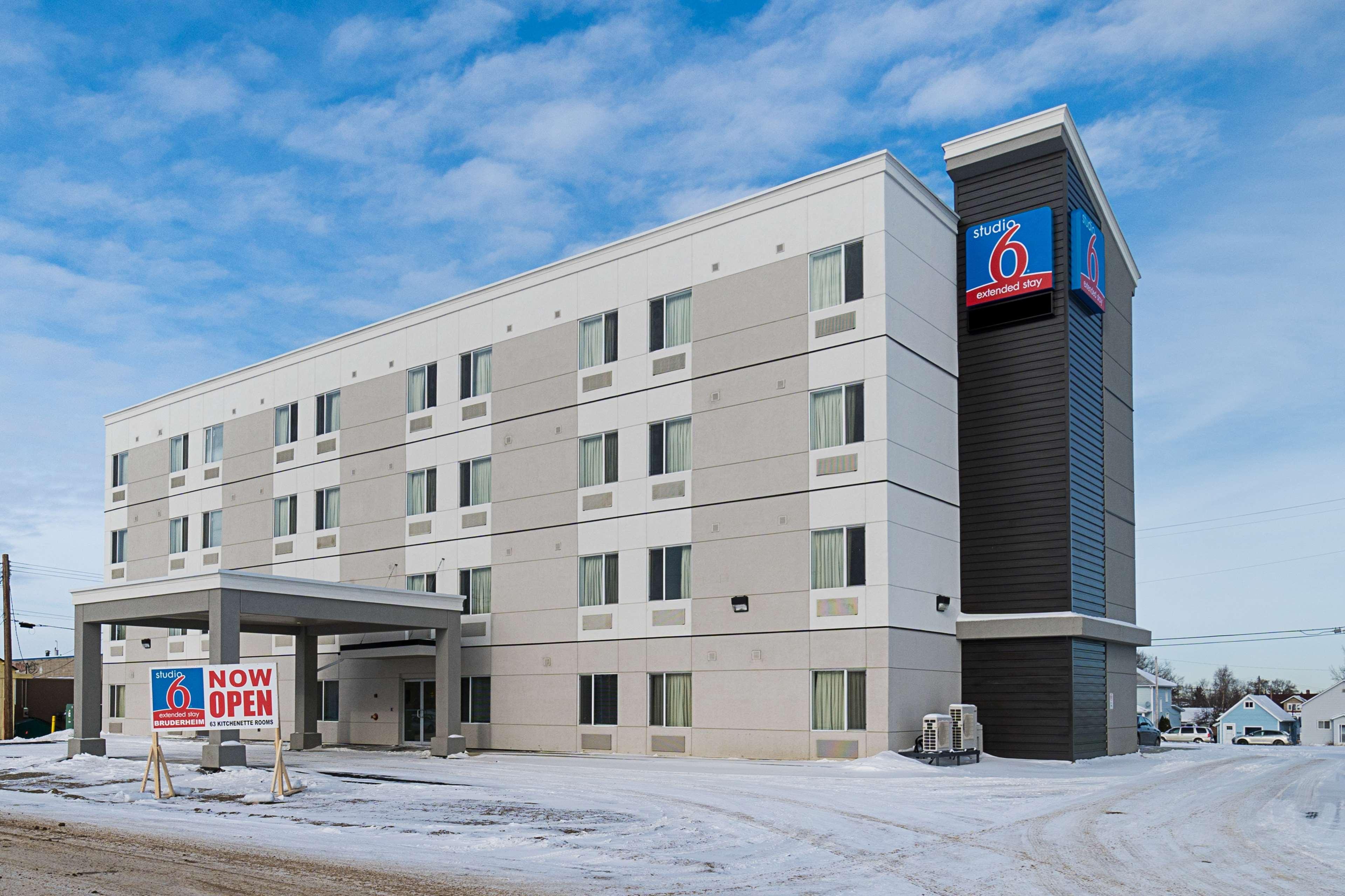 Studio 6-Bruderheim, Ab Exterior foto